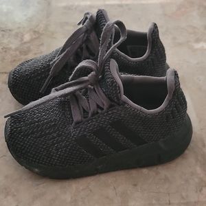 Toddler tennis shoes